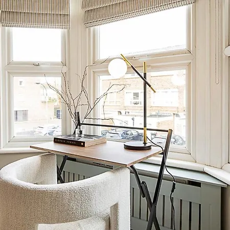 Serenity - Fulham Eve, Sleeps 14 Apartment *