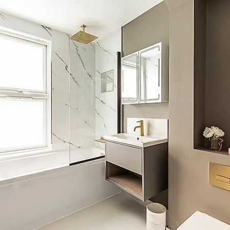 Apartment Serenity - Fulham Eve, Sleeps 14