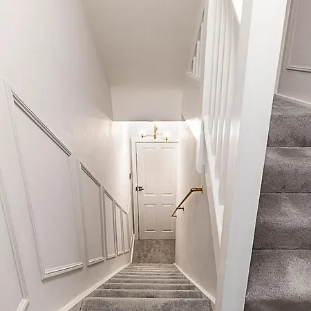 Serenity - Fulham Eve, Sleeps 14 Apartment *