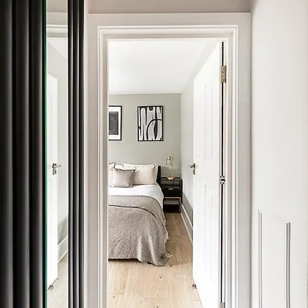 Serenity - Fulham Eve, Sleeps 14 *