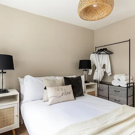Serenity - Fulham Eve, Sleeps 14 * London