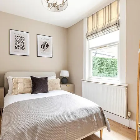 Serenity - Fulham Eve, Sleeps 14