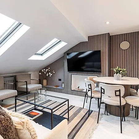 Apartment Serenity - Fulham Eve, Sleeps 14 *