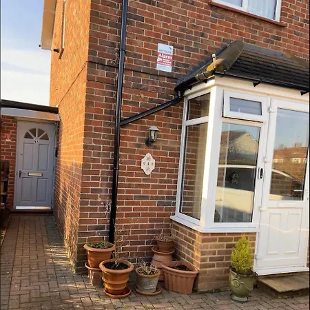 Apartment Cozy, Private, Guest Sw London, 30 Mins From Heathrow *