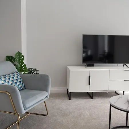 Apartment Space - Parking Space, Doors Onto Garden-pet Friendly *