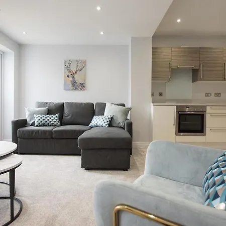 Space - Parking Space, Doors Onto Garden-pet Friendly Apartment *
