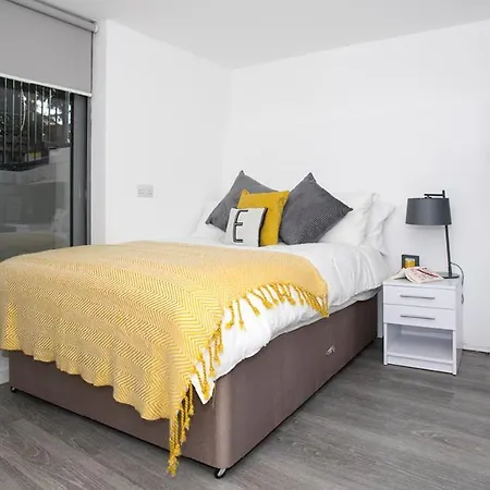 The Cube Ealing * Brentford