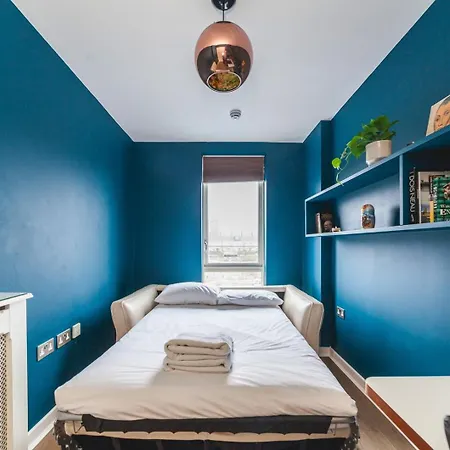 Apartment Cosy 2-bed Poplar Flat W/ Views London