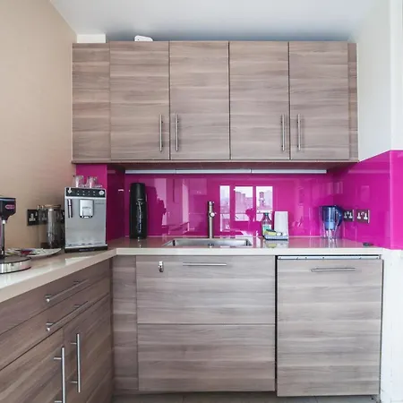Apartment Cosy 2-bed Poplar Flat W/ Views