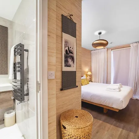 Cosy 2-bed Poplar Flat W/ Views * London