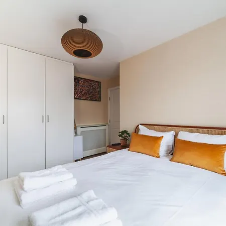 Apartment Cosy 2-bed Poplar Flat W/ Views London