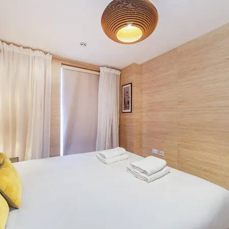 Cosy 2-bed Poplar Flat W/ Views London