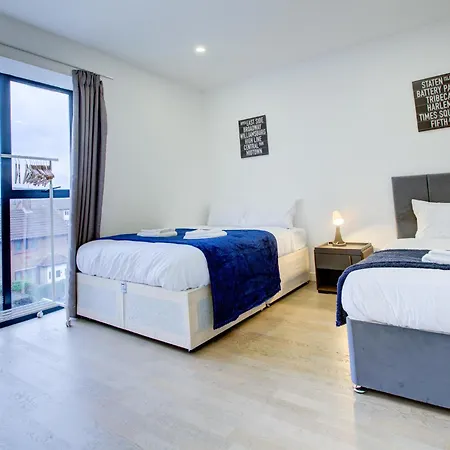 Canning Town 4-person Flat *