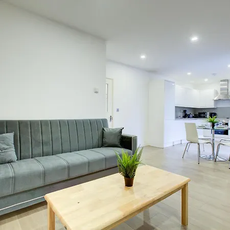 Canning Town 4-person Flat