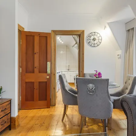 Apartment Elegant 3-bedroom In The Heart Of Piccadilly Circus No Lift- 4gl