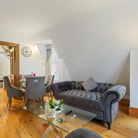 Elegant 3-bedroom In The Heart Of Piccadilly Circus No Lift- 4gl Apartment *