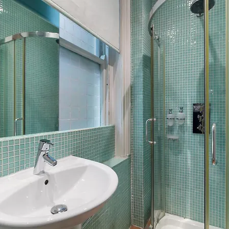 Elegant 3-bedroom In The Heart Of Piccadilly Circus No Lift- 4gl London