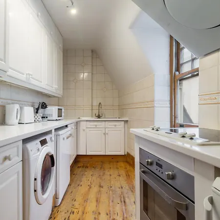 Apartment Elegant 3-bedroom In The Heart Of Piccadilly Circus No Lift- 4gl London