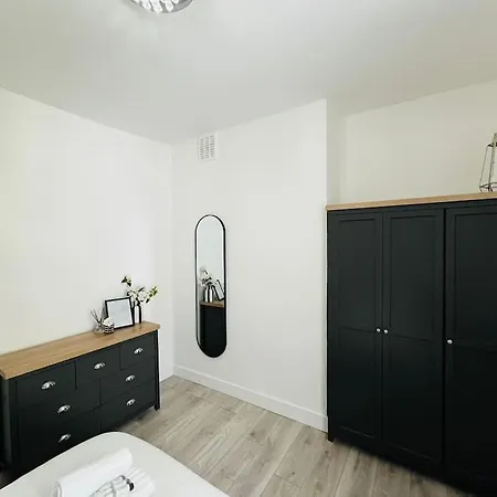 Newly Refurbished Flat In The Heart Of * Londen
