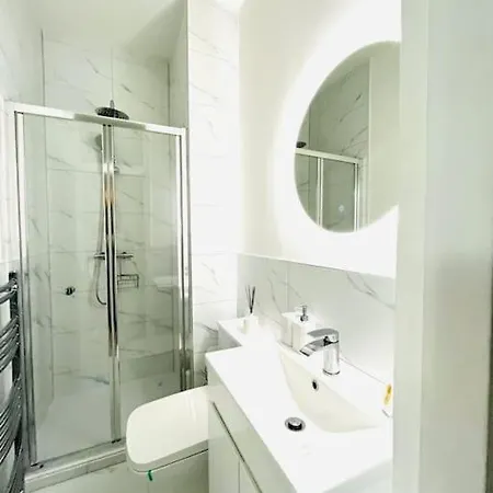 Newly Refurbished Flat In The Heart Of