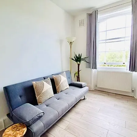 Newly Refurbished Flat In The Heart Of * Londen