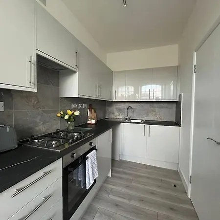 Newly Refurbished Flat In The Heart Of * Londen