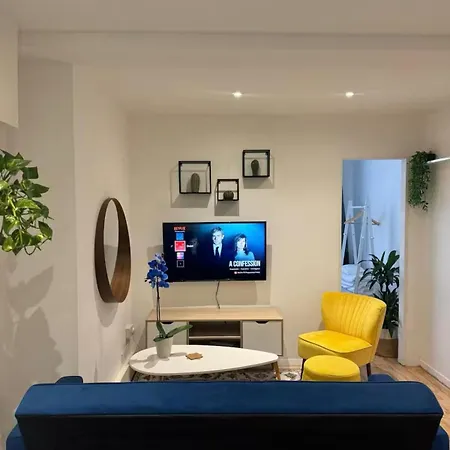 Cosy 2br Flat Excellent Location