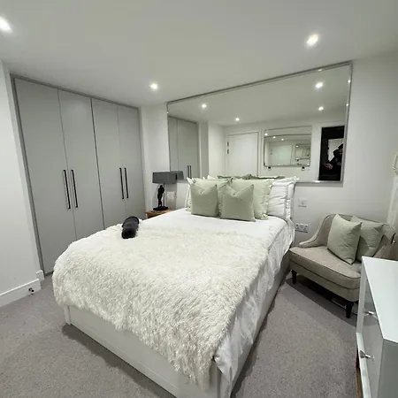 شقة High Deluxe Standard Flat For 6 People In The Heart Of