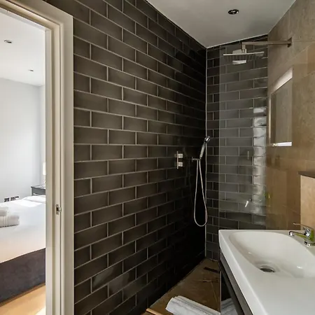 Stylish 2-bed In Camden Special Price Due To Maintenance Road Works Nearby *