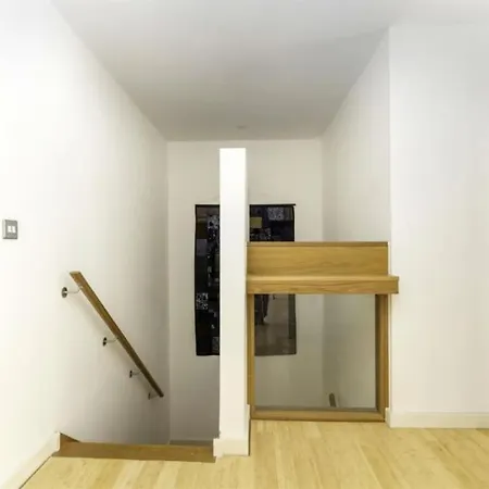 Modern Duplex In 公寓 *