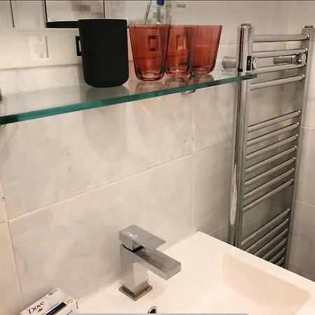 Superb In Willesden Green, 10mins To Apartment *