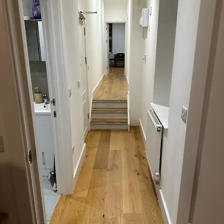 En Suits Room With Your Own Bathroom And Toilet