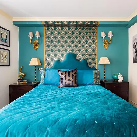 Mayfair 3-bed 5-guest Berkeley Square 1729 House