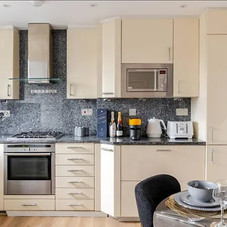 Floor Luxury Penthouse - Sleeps 6