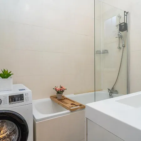Apartment Location! 2 Bed/2bath - Pro Host