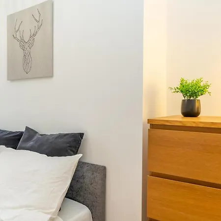 Location! 2 Bed/2bath - Pro Host London