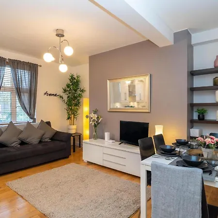 Location! 2 Bed/2bath - Pro Host London