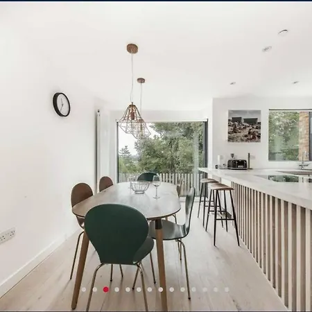 Neoteric Wimbledon Village *