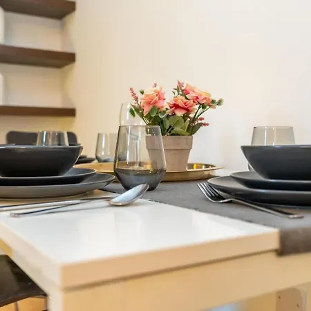 Location! 2 Bed/2bath - Pro Host London
