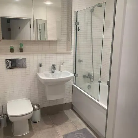 Lovely And Spacious Wimbledon Flat Apartment *