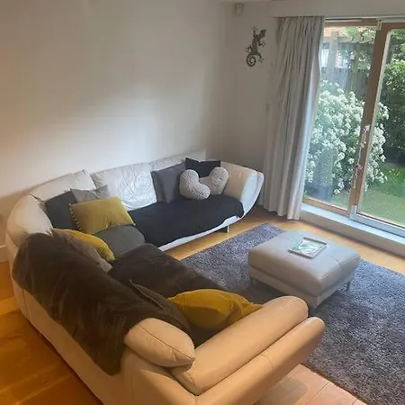 Lovely And Spacious Wimbledon Flat