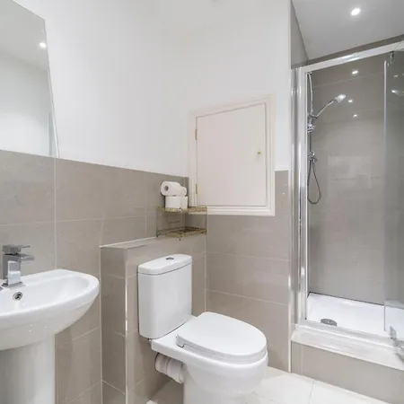 Comfort And Space In Canary Wharf With Easy Access To Excel, O2 Arena And Airport Apartment London