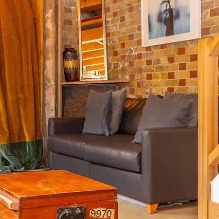 Historic Detached House With Private Courtyard Apartment *