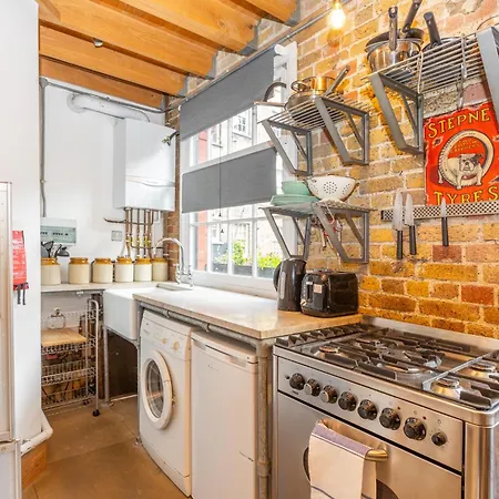 Historic Detached House With Private Courtyard * London