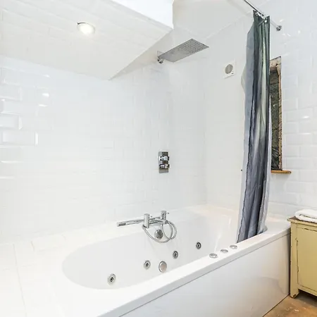 Historic Detached House With Private Courtyard London