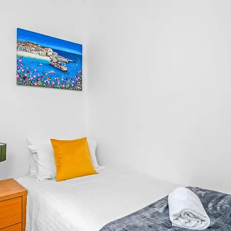 Comfort And Space In Canary Wharf With Easy Access To Excel, O2 Arena And Airport London