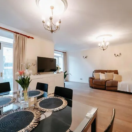 Fantastic 2bdr Free Car Parking * London