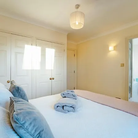 Fantastic 2bdr Free Car Parking * London
