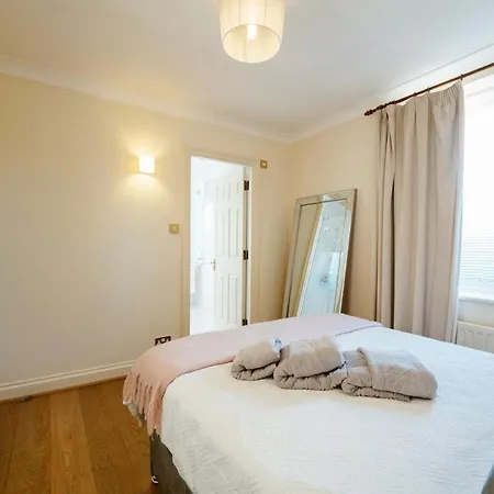 Apartment Fantastic 2bdr Free Car Parking *