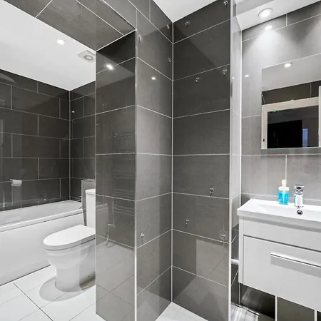 Comfort And Space In Canary Wharf With Easy Access To Excel, O2 Arena And Airport Apartment London